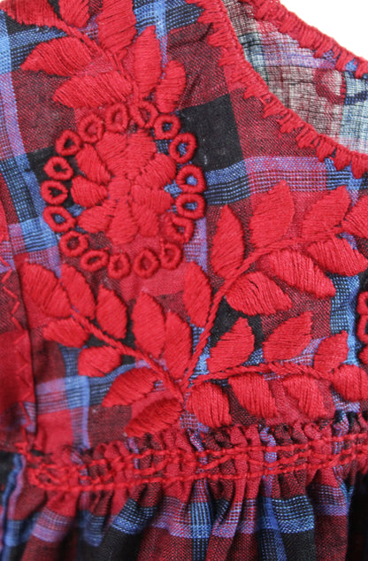 Vestido infantil de lino bordado Aguacatenango. Rojo