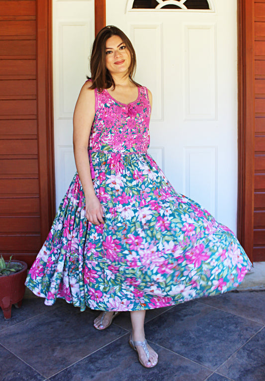 Vestido tradicional Aguacatenango sin mangas. Flores Rosa