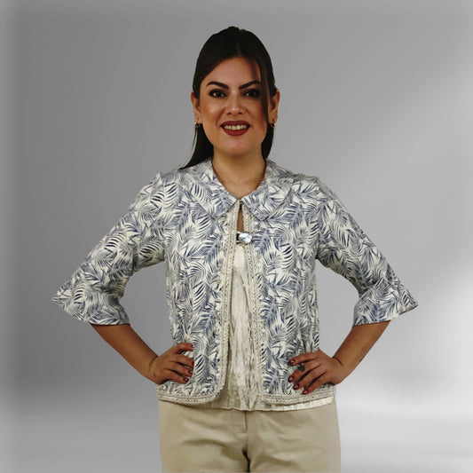 Saco de Rayón Palmas Bordado Chamula, vista frontal en modelo.