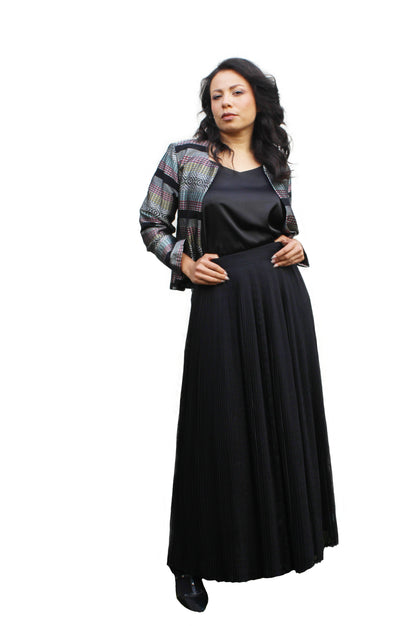 Saco tela artesanal sedalina, puesto en modelo.