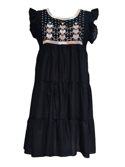 Vestido 3 olanes Bordado milpa color negro, vista frontal.