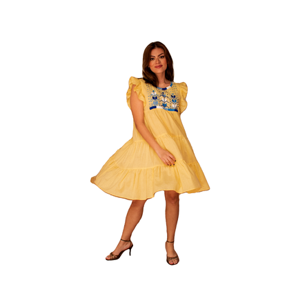 Vestido 3 olanes milpa color amarillo, en movimiento