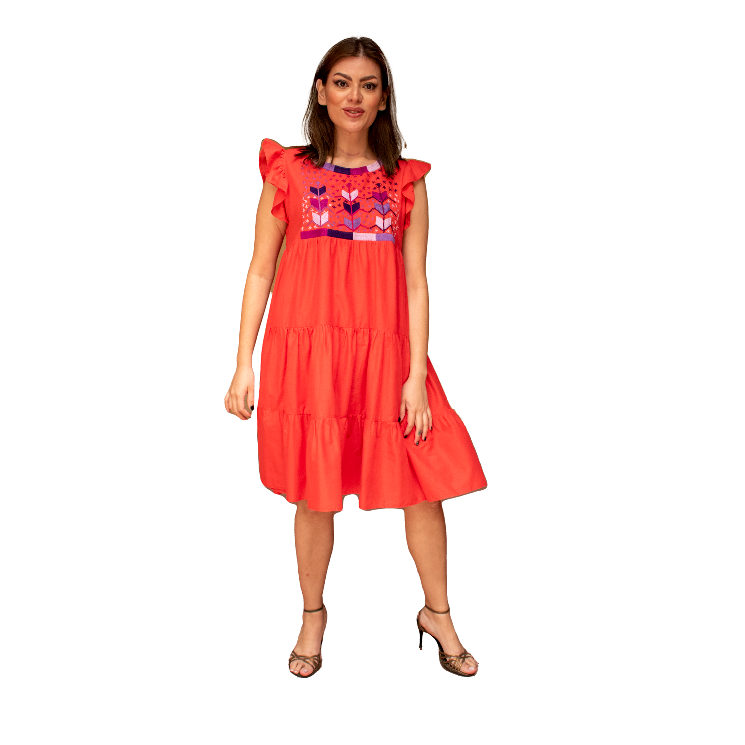 Vestido 3 olanes milpa color rojo vista frontal en modelo