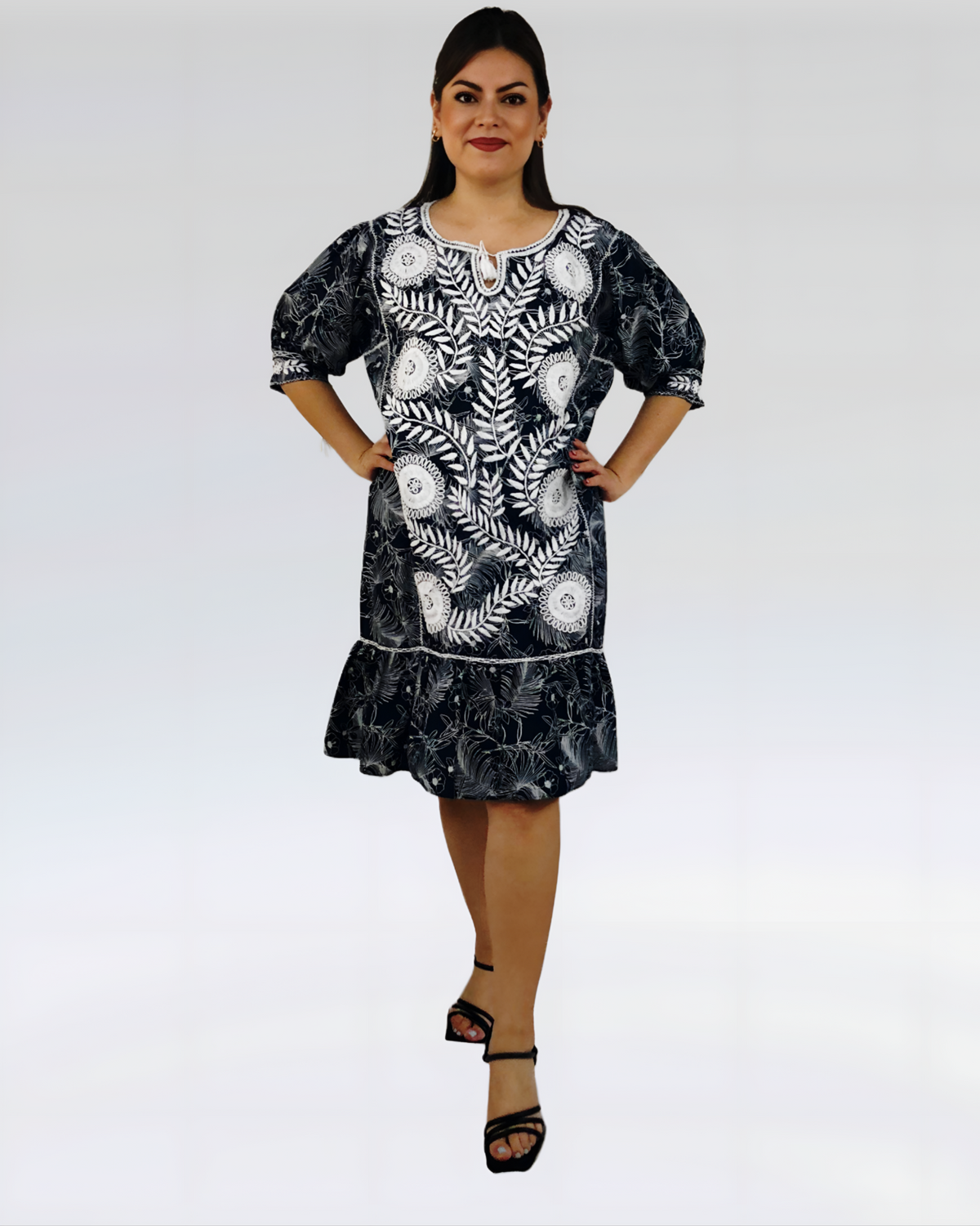 Vestido Chemise color azul marino, estampado de hojas blanco con bordado blanco.