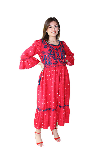 Vestido Chiapas Aguacatenango manga campana en color rojo, bordado azul marino.