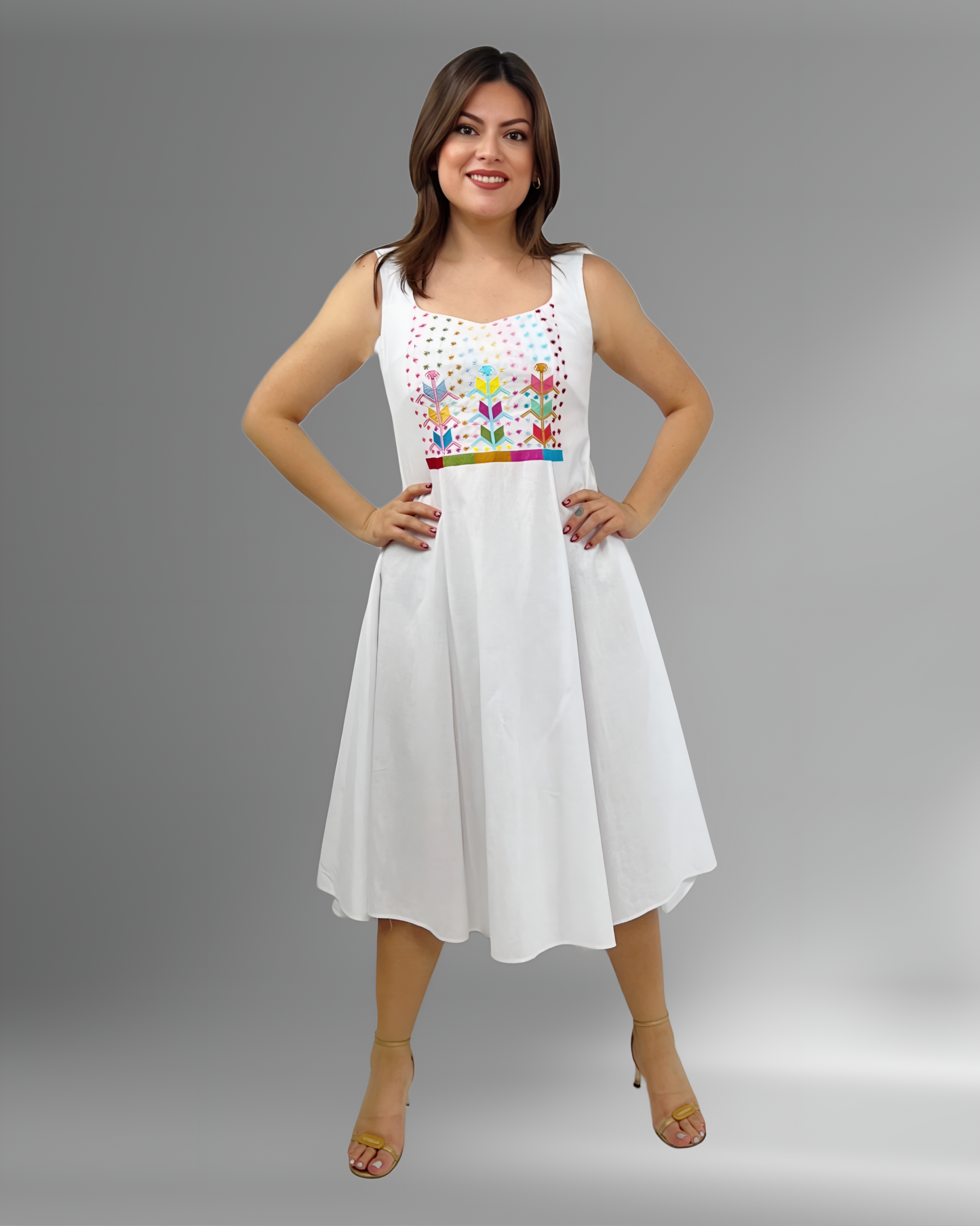 Vestido Circular Bordado milpa color blanco, bordado de colores, vista en modelo.