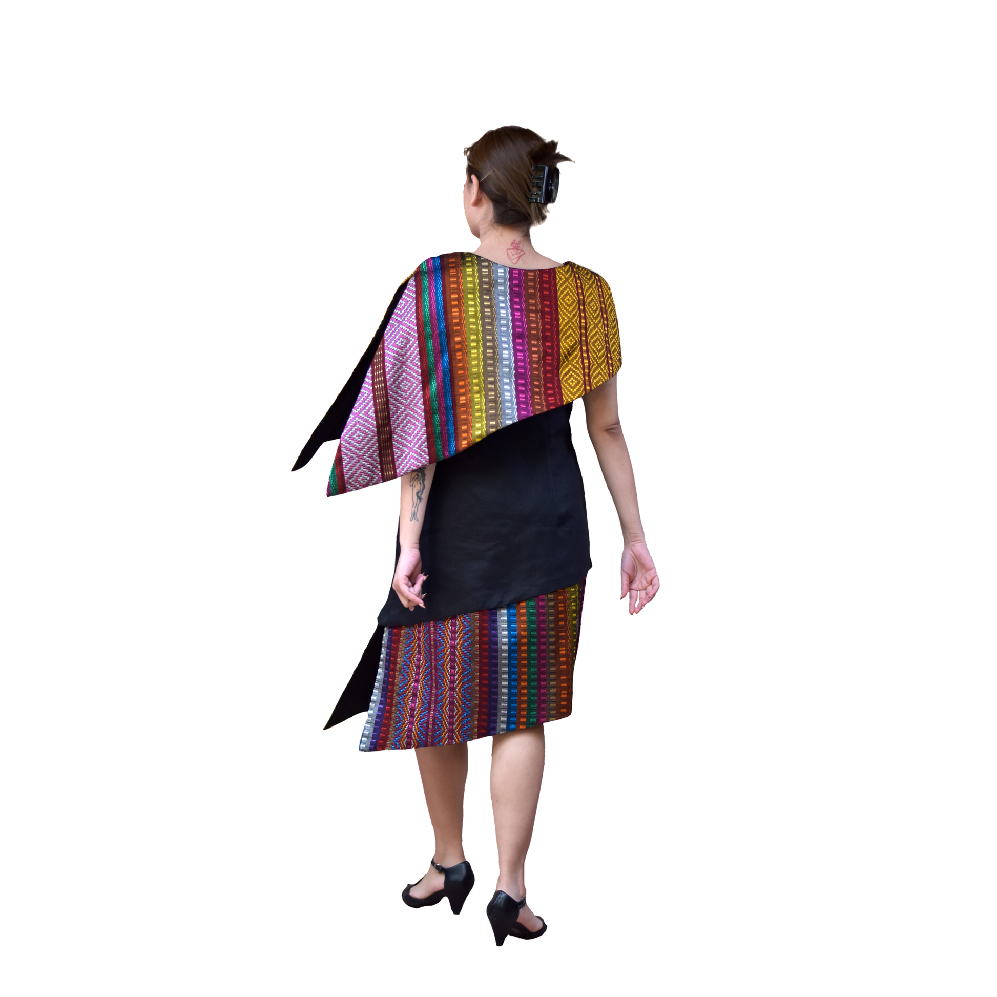 Vestido Diagonal Brocado Lino negro, vista posterior en modelo.