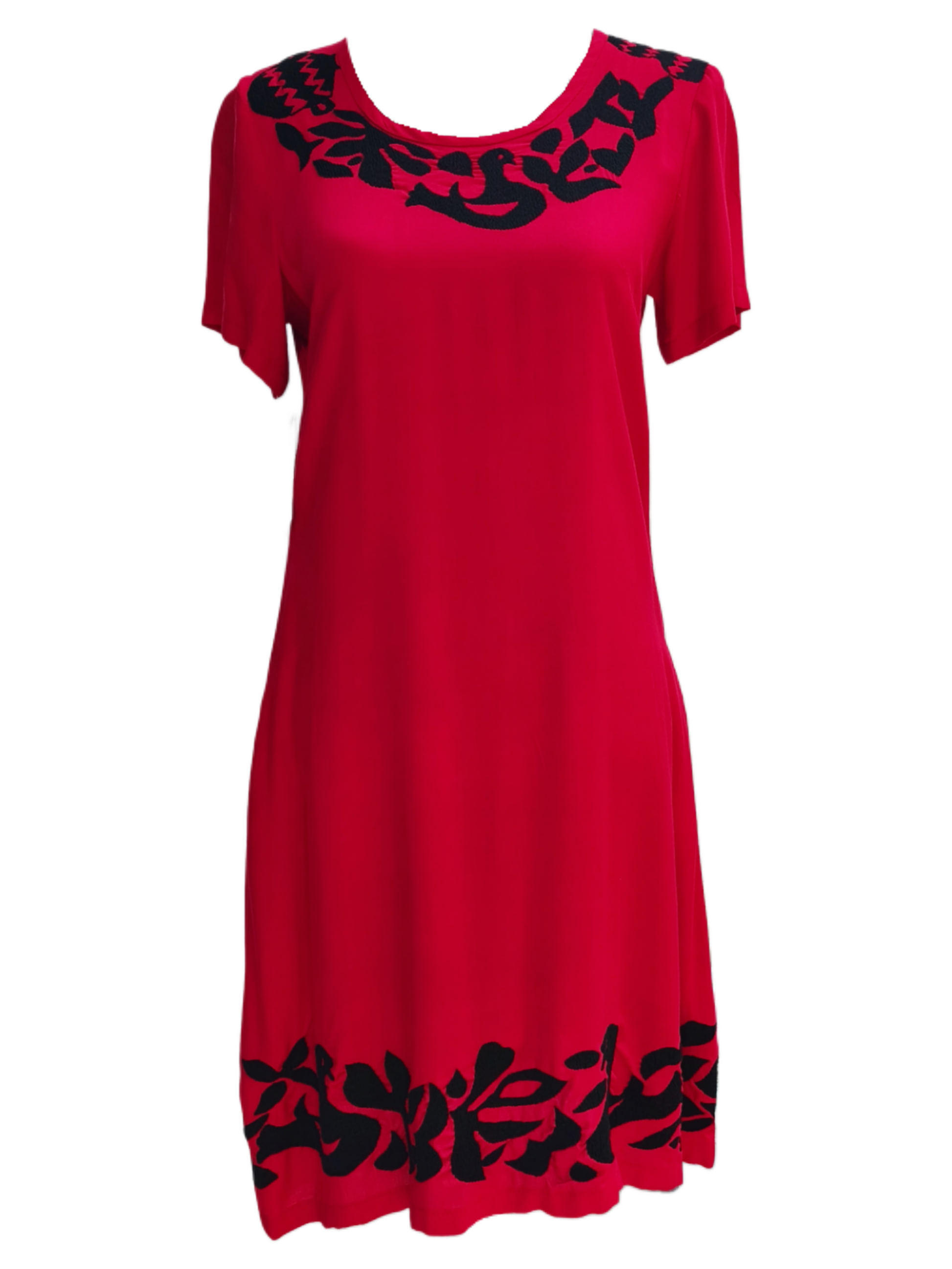 Vestido Palomas color rojo, bordado negro, vista frontal.