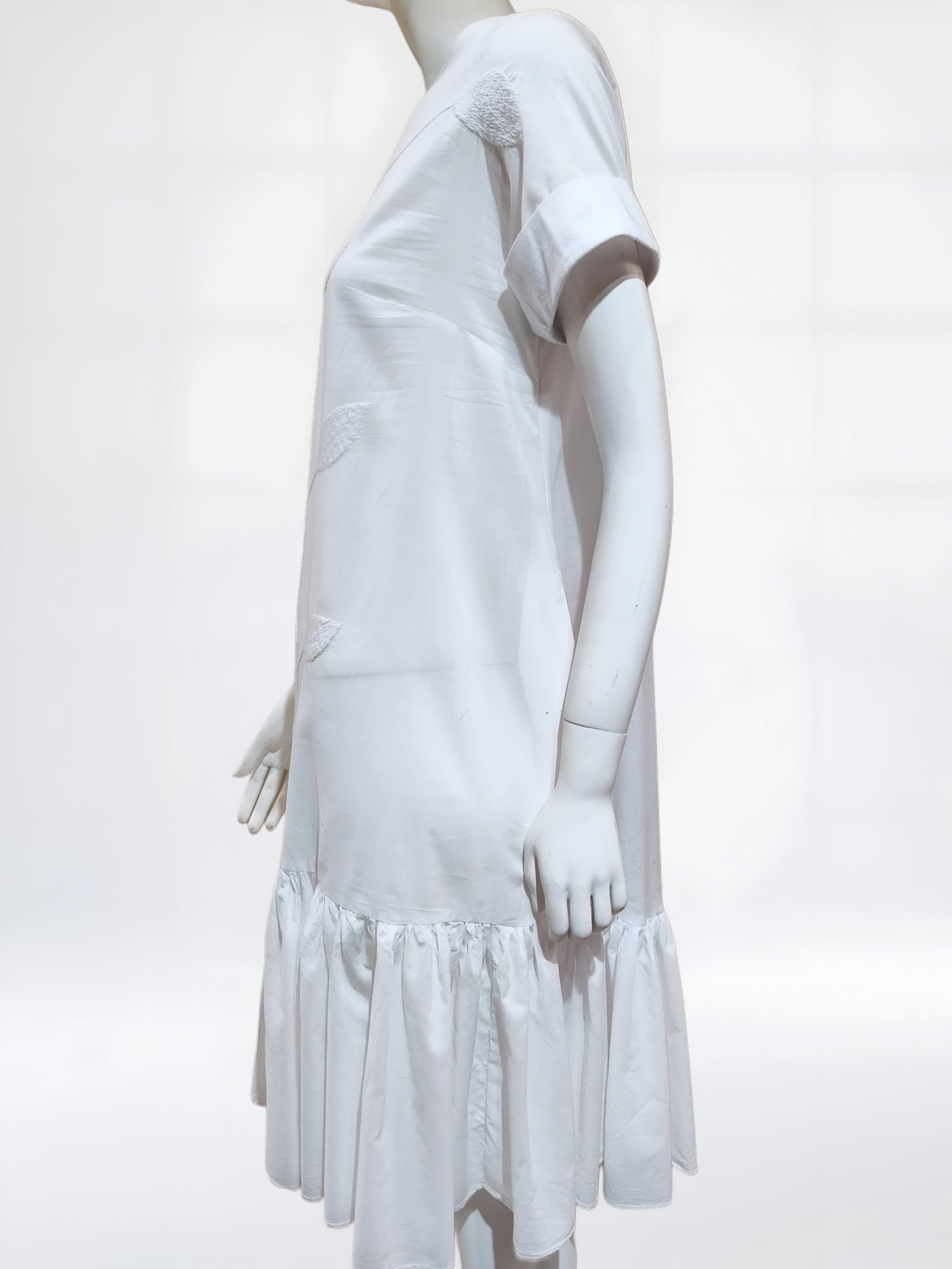 Vestido algodón bordado hojas color blanco, vista lateral.