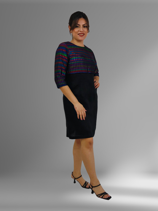 Vestido con bolero de Telar de Pedal, vista lateral en modelo.