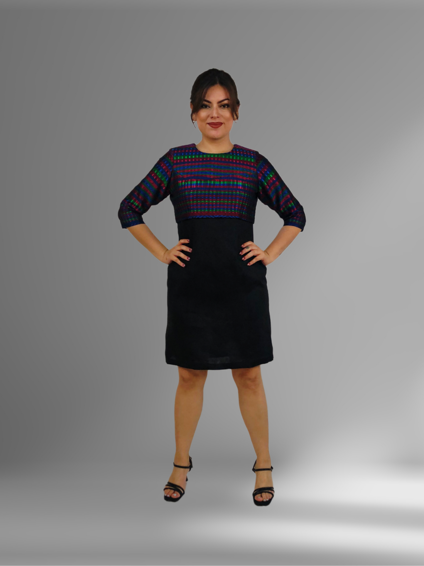 Vestido con bolero de Telar de Pedal en modelo.
