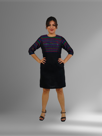 Vestido con bolero de Telar de Pedal en modelo.