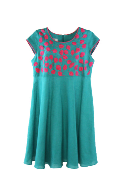 Vestido de lino hojitas color jade, bordado fucsia,