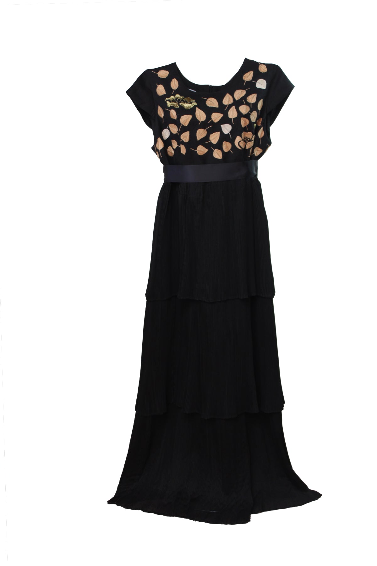 Vestido de lino plisado. Bordado Huixtán color negro, bordado beige. Vista completa.