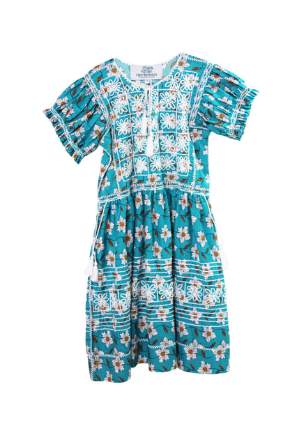 Vestido niña tradicional Aguacatenango turquesa, vista frontal, bordado blanco. 