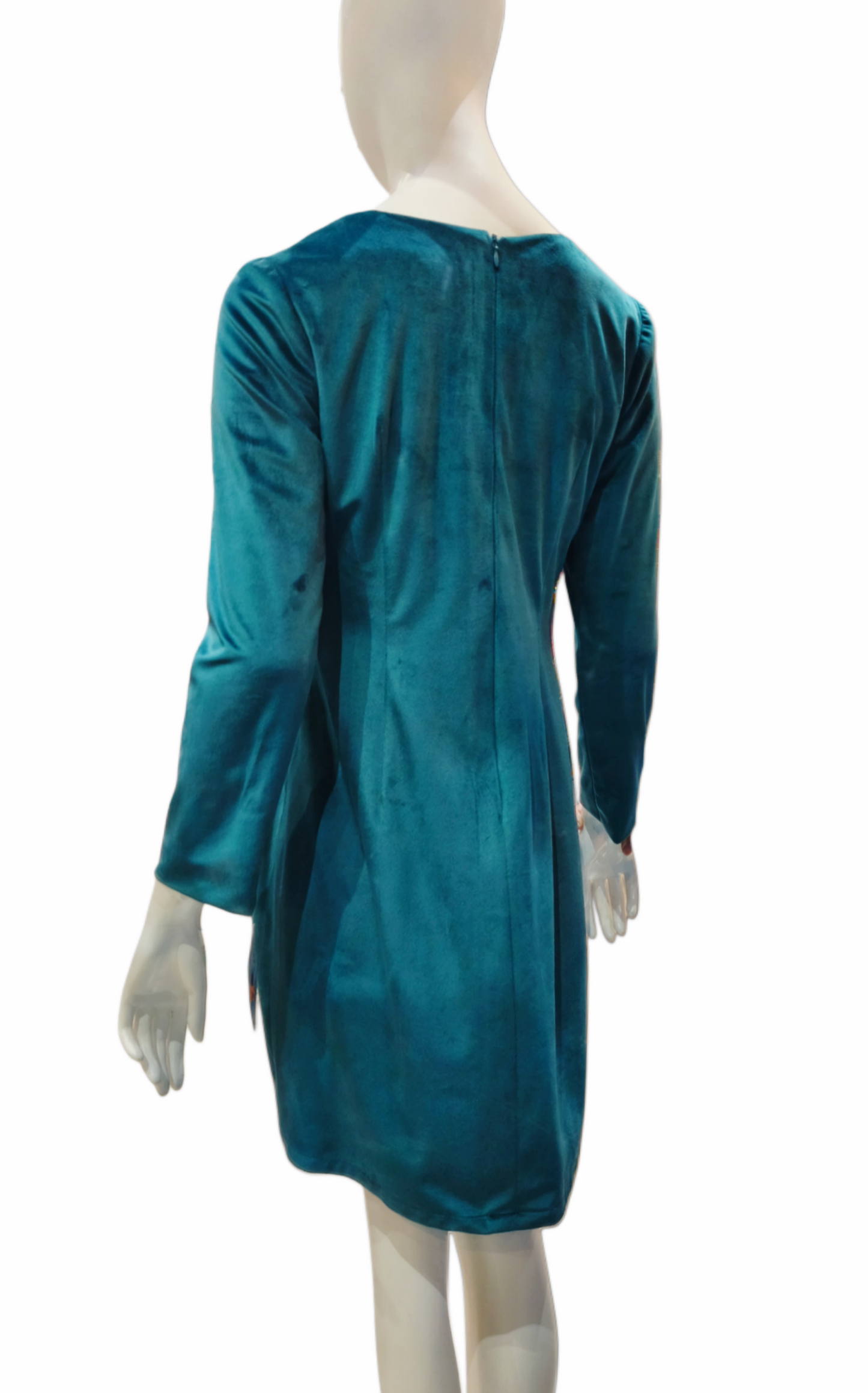 Vestido terciopelo bordado Zinacantán, vista posterior.